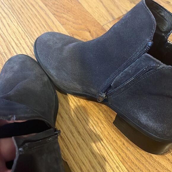 Steve Madden “Dacey” Gray Leather Ankle Booties w/ Silver Hardware & Tassel- 6M - Picture 9 of 11